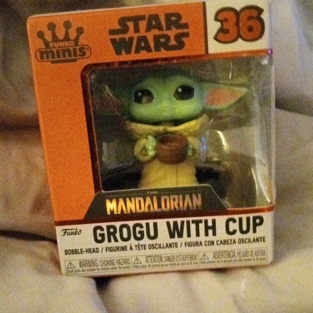 MANDALORIAN FUNKO YODA WITH CUP LIMITED EDITION COLLECTOR SERIES